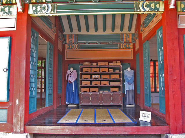 ����@�i�l�C�E�H���j�̓���