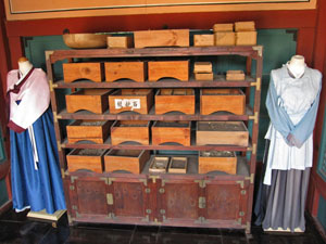 �򂪓����Ă��锠