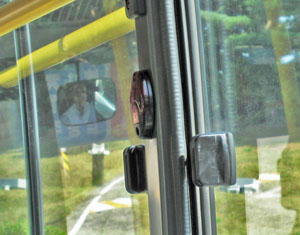 �o�X�ԓ��̍~�ԃ{�^��