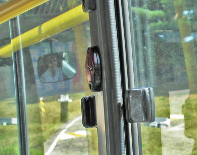 �o�X�ԓ��̍~�ԃ{�^��